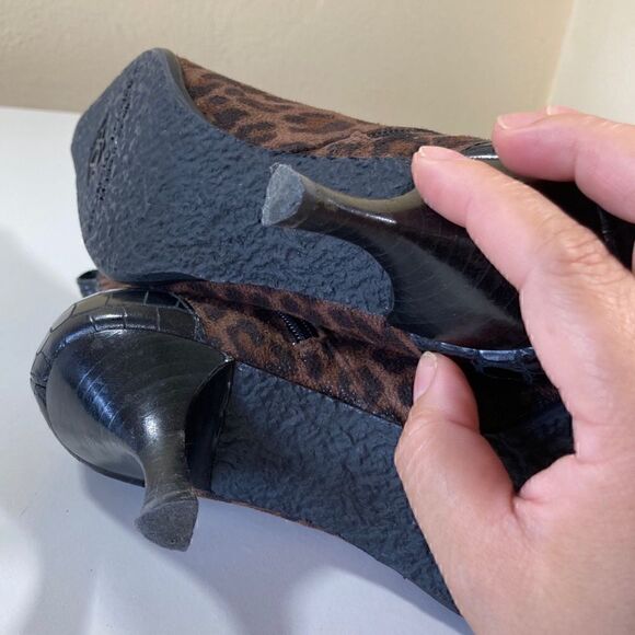 DONALD PLINER 5 leopard print brown booties EUC - Picture 13 of 16